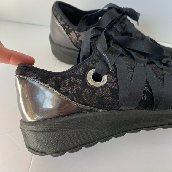 Bzees Glisten Shimmer Black Ribbon Slip on Sneakers - Sz 7 W - Picture 4 of 11